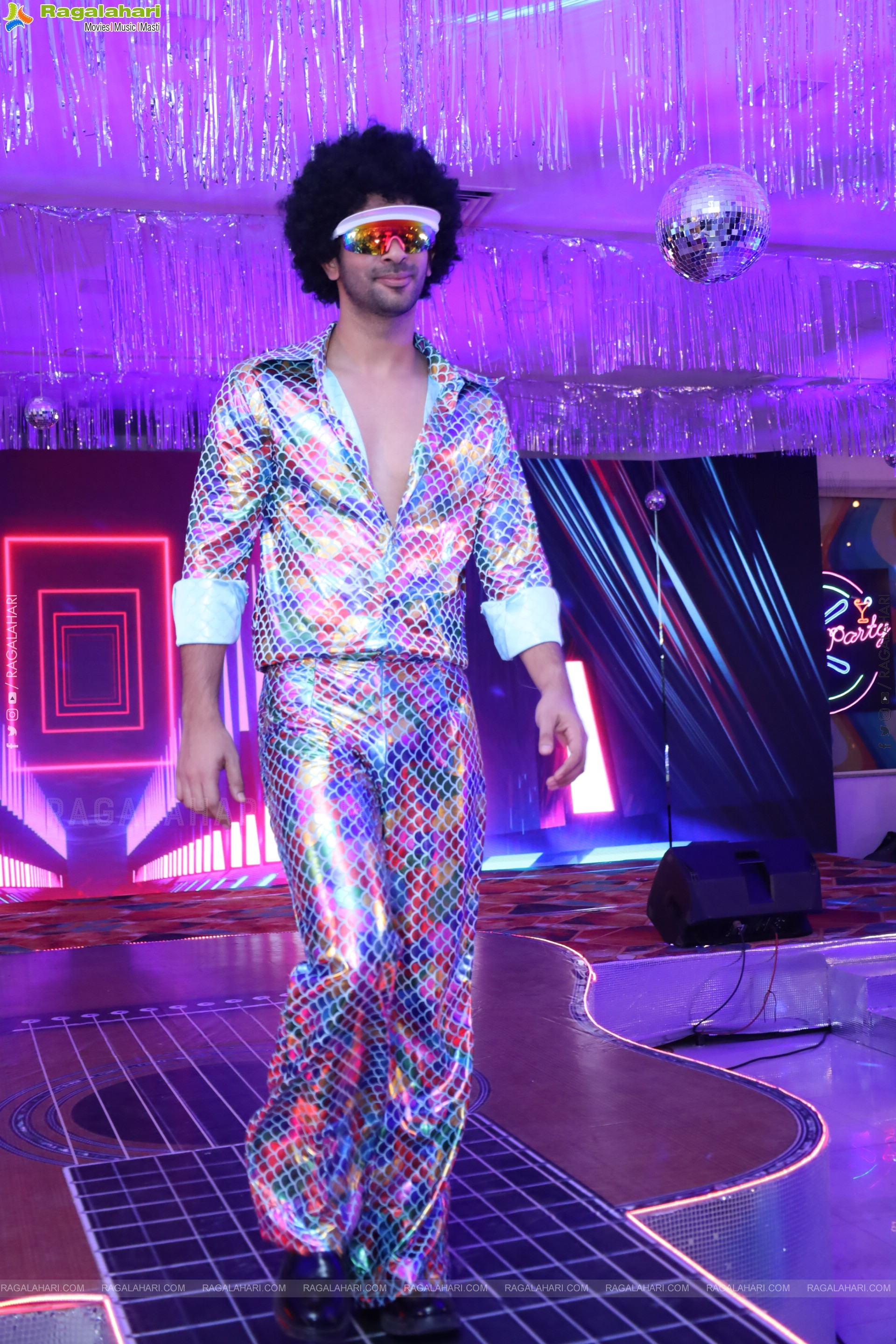 Lion Kiron Hosts a Grand Retro Edition-Themed K Party at Butta Convention