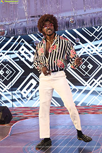 Lion Kiron Hosts a Grand Retro Edition-Themed K Party 