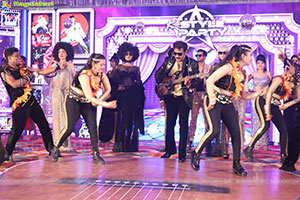 Lion Kiron Hosts a Grand Retro Edition-Themed K Party 