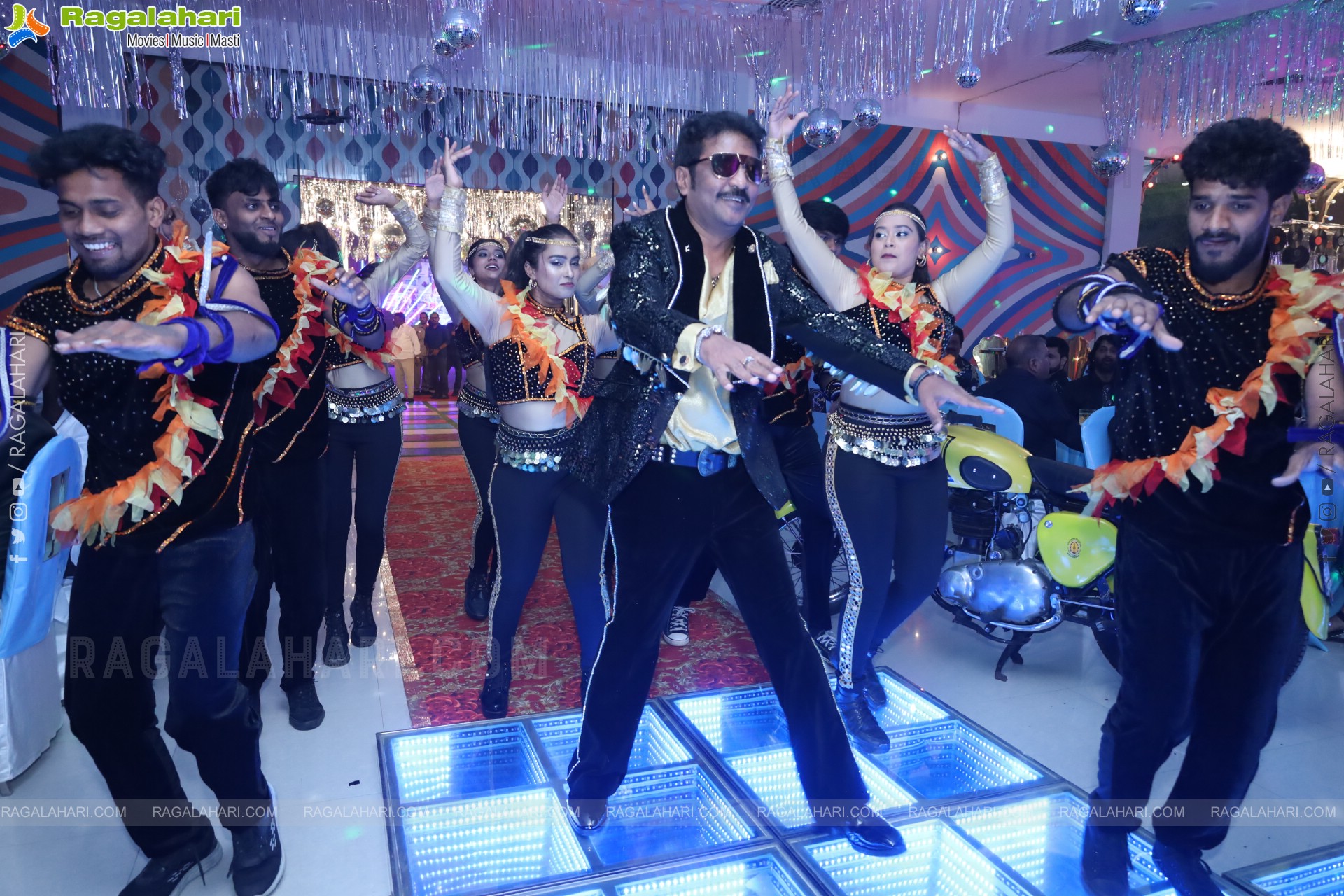 Lion Kiron Hosts a Grand Retro Edition-Themed K Party at Butta Convention