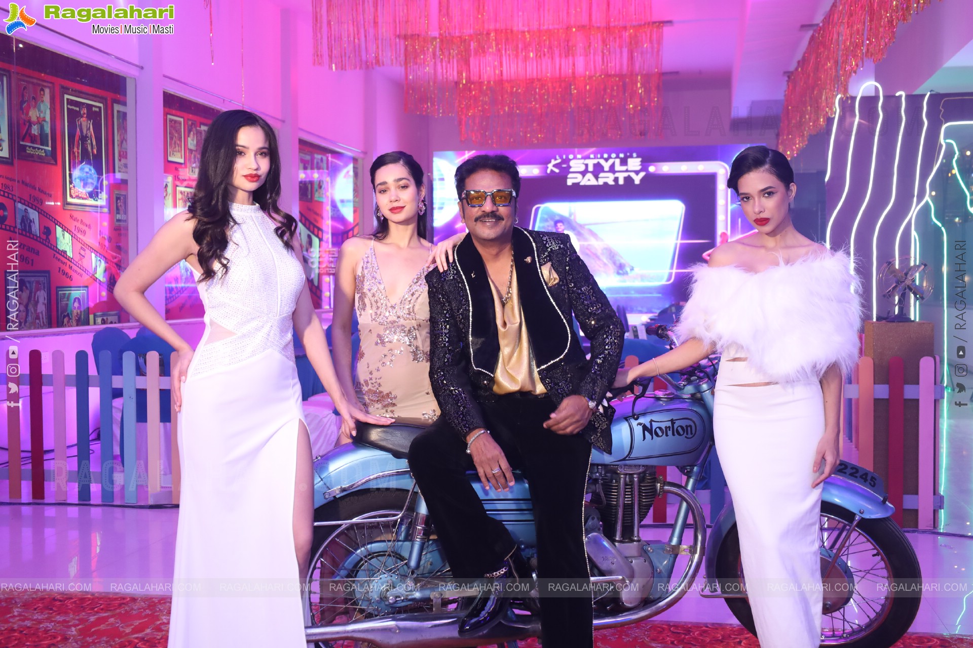 Lion Kiron Hosts a Grand Retro Edition-Themed K Party at Butta Convention