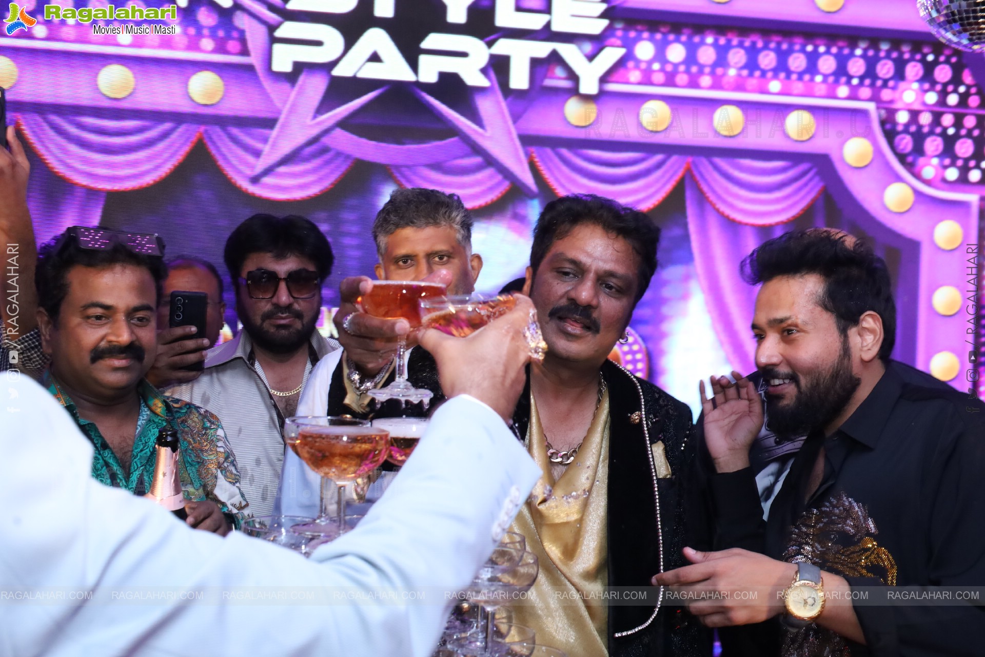 Lion Kiron Hosts a Grand Retro Edition-Themed K Party at Butta Convention