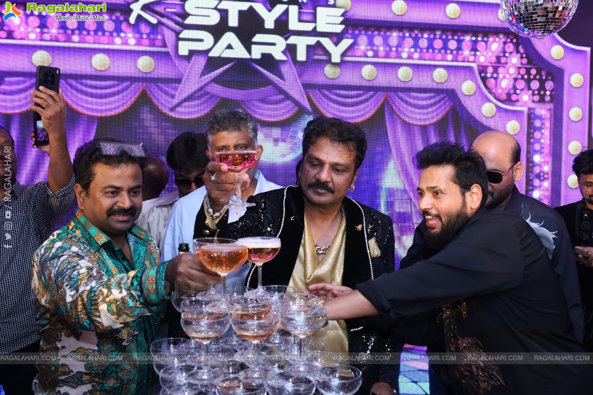 Lion Kiron Hosts a Grand Retro Edition-Themed K Party at Butta Convention