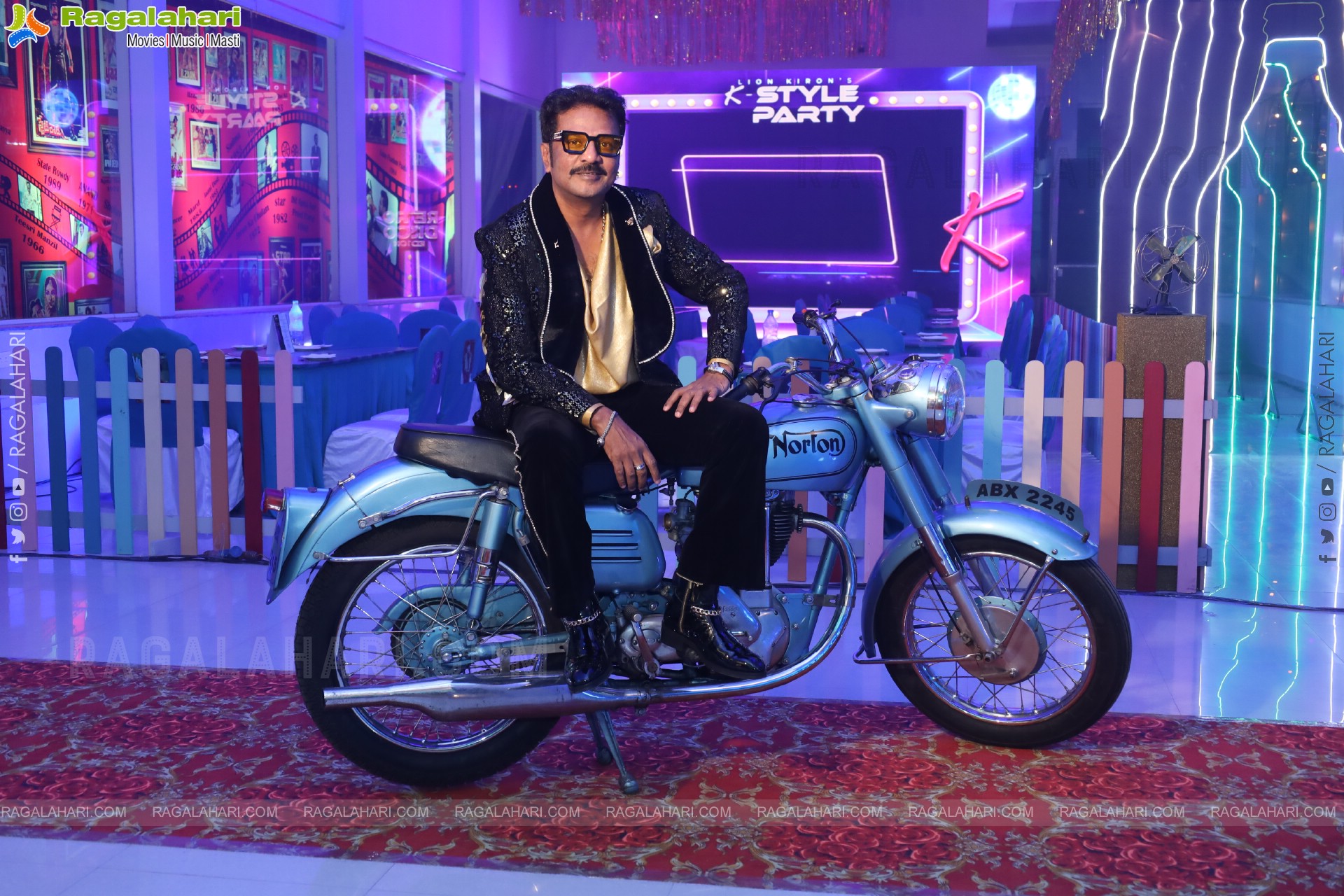 Lion Kiron Hosts a Grand Retro Edition-Themed K Party at Butta Convention