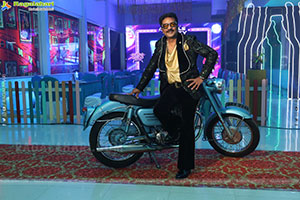 Lion Kiron Hosts a Grand Retro Edition-Themed K Party 