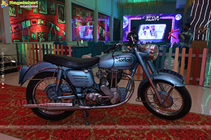 Lion Kiron Hosts a Grand Retro Edition-Themed K Party 