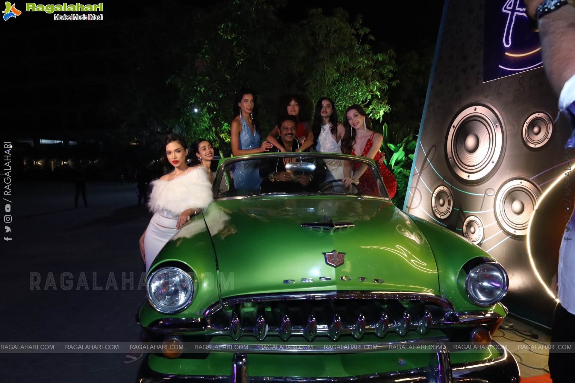 Lion Kiron Hosts a Grand Retro Edition-Themed K Party at Butta Convention