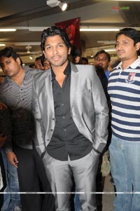 Allu Arjun at Landmark, Somajiguda For South Scope Promotional Event