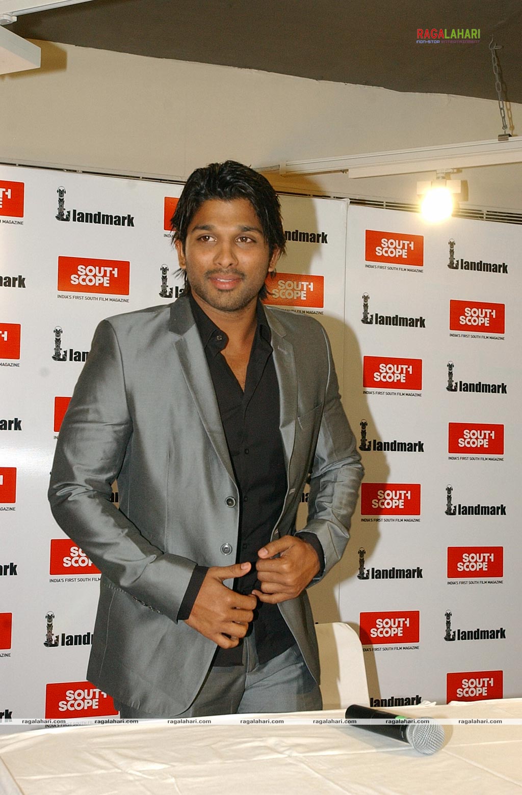 Allu Arjun at Landmark for South Scope Promotional Event