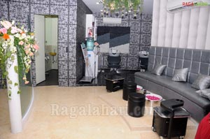 Kajal Inagurates Fresca Unisex Saloon, Hyderabad