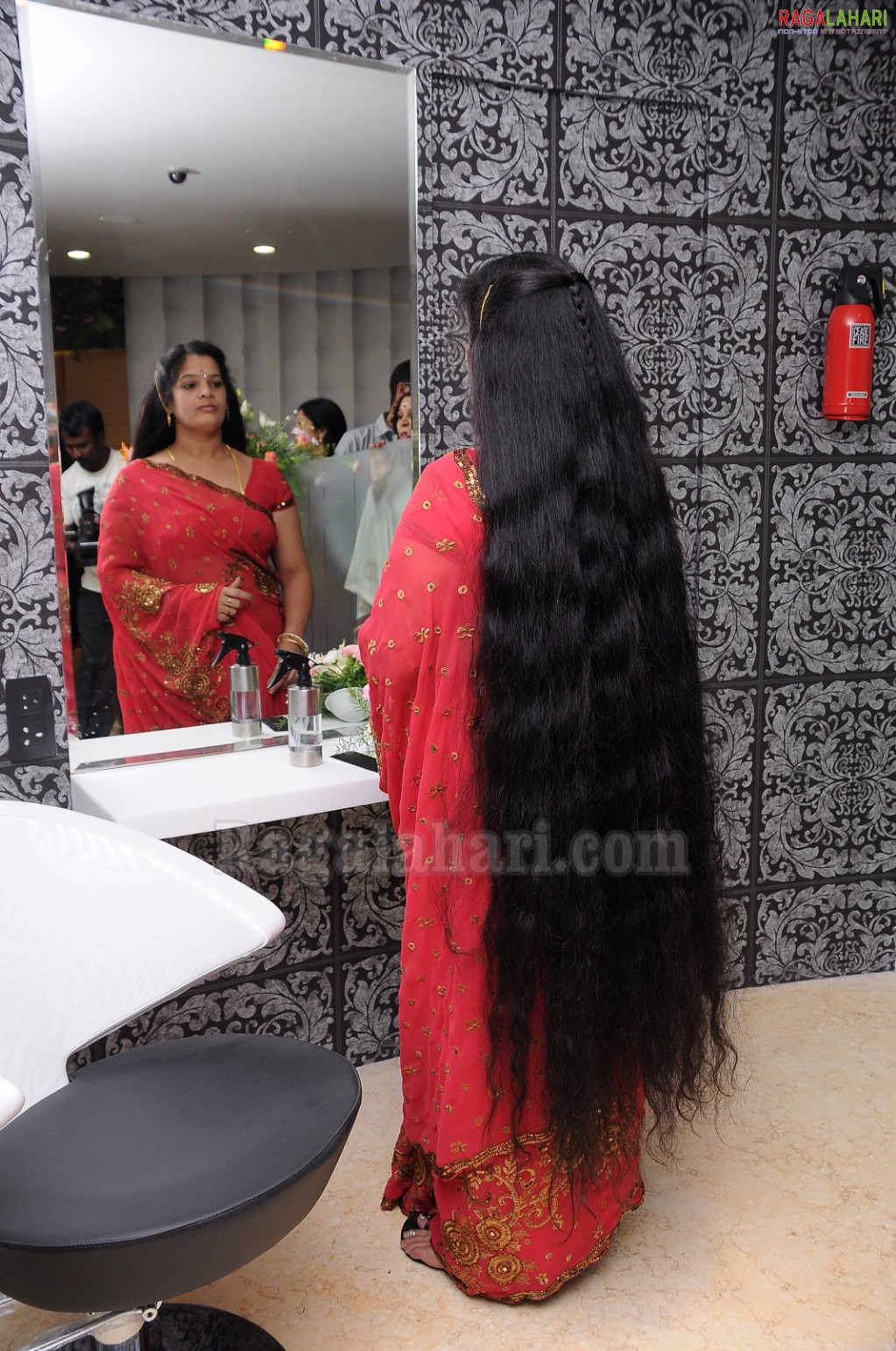 Kajal Inagurates Fresca Unisex Saloon