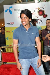 Naga Chaitanya with Radio Mirchi Uninor Best Photogenic Couple