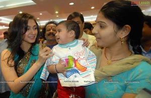 Manjari Fadnis at CMR Shopping Mall, Patny, Secunderabad