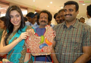 Manjari Fadnis at CMR Shopping Mall, Patny, Secunderabad