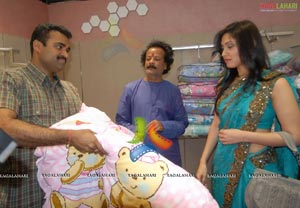 Manjari Fadnis at CMR Shopping Mall, Patny, Secunderabad