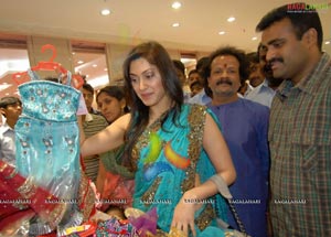 Manjari Fadnis at CMR Shopping Mall, Patny, Secunderabad