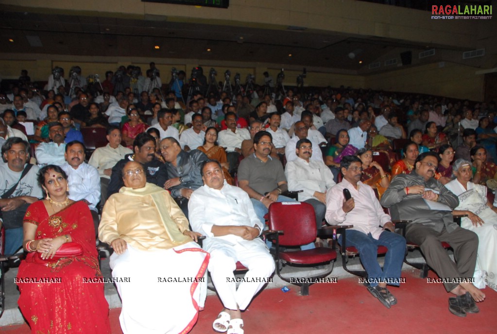 Swarnayuga Sangeeta Darsakulu Book Launch