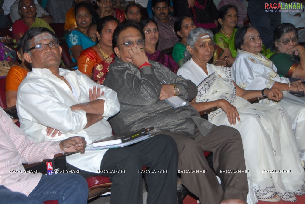 Swarnayuga Sangeeta Darsakulu Book Launch