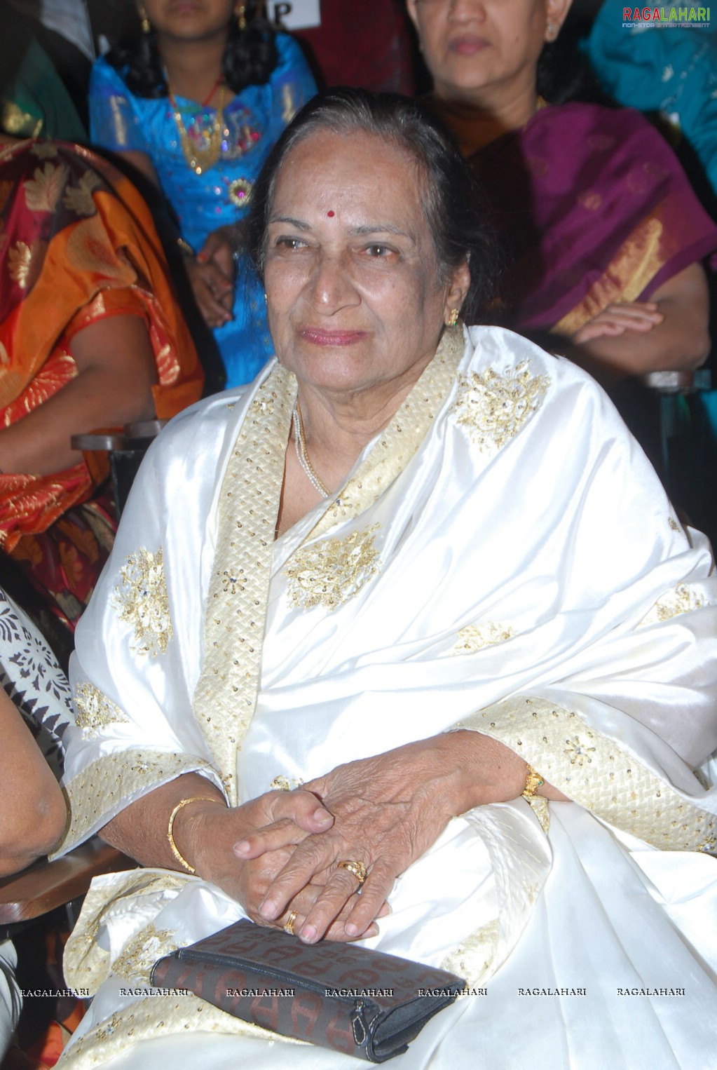 Swarnayuga Sangeeta Darsakulu Book Launch