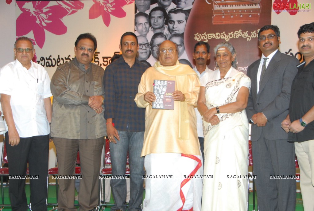 Swarnayuga Sangeeta Darsakulu Book Launch