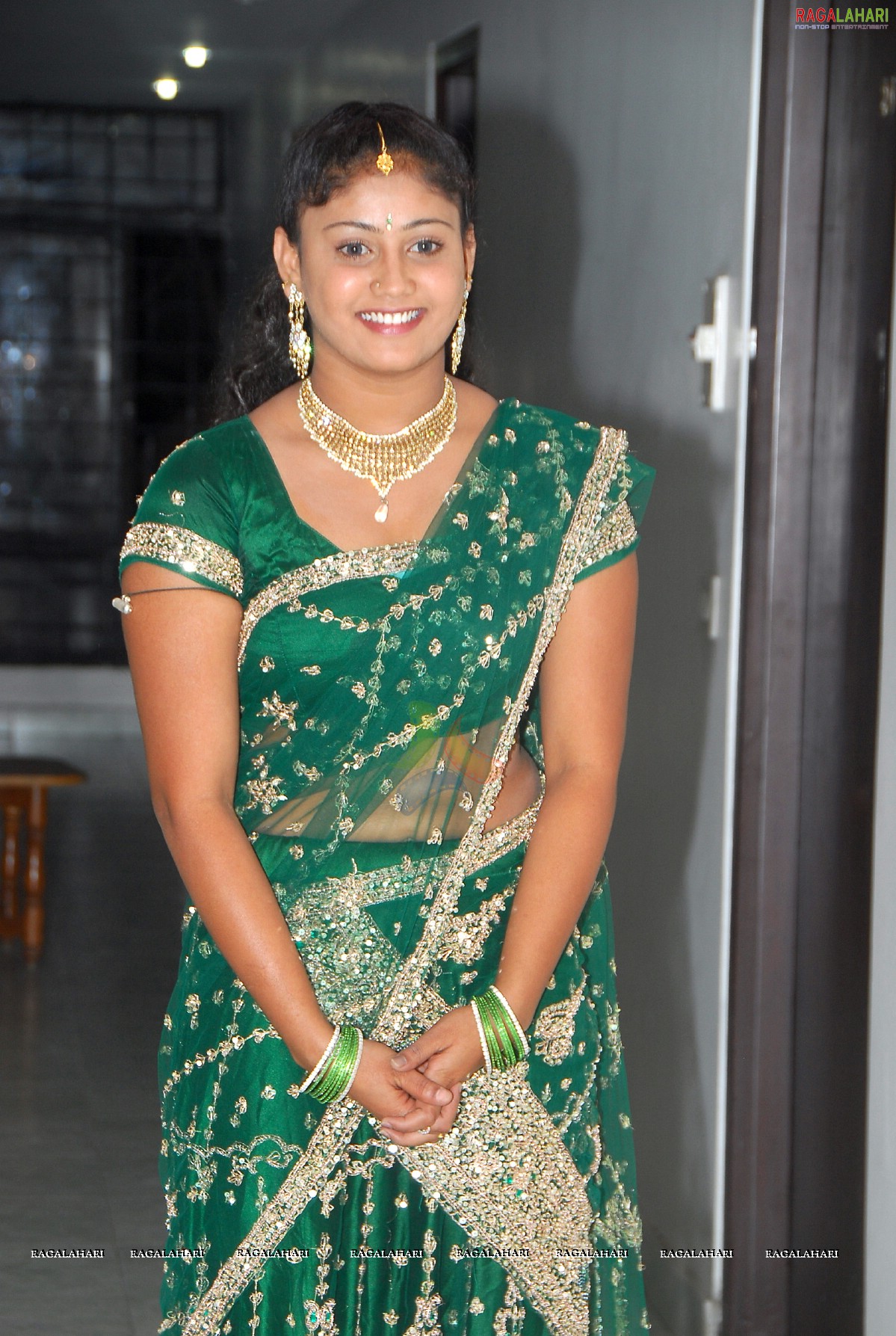 Amrutha Valli (Hi-Res)