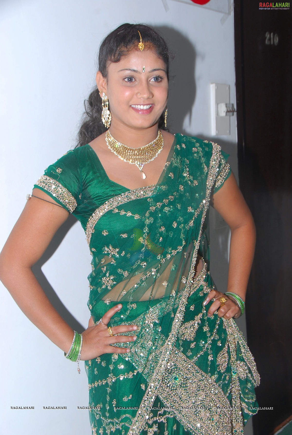 Amrutha Valli (Hi-Res)