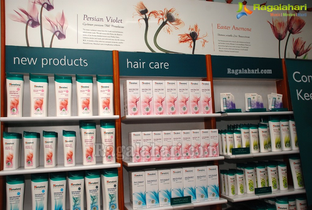 Jhansi launches Himalaya Specialty Hair Products