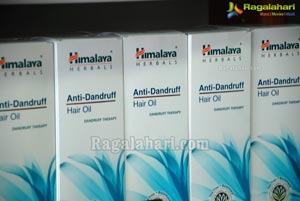 Jhansi Launches Himalaya Speciality Hair Products