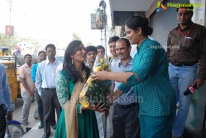 Jhansi Launches Himalaya Speciality Hair Products