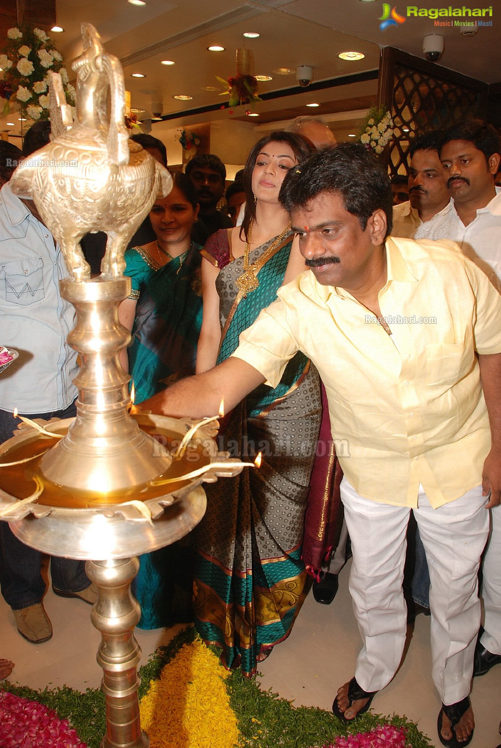 Kajal Aggarwal launches The Chennai Shopping Mall