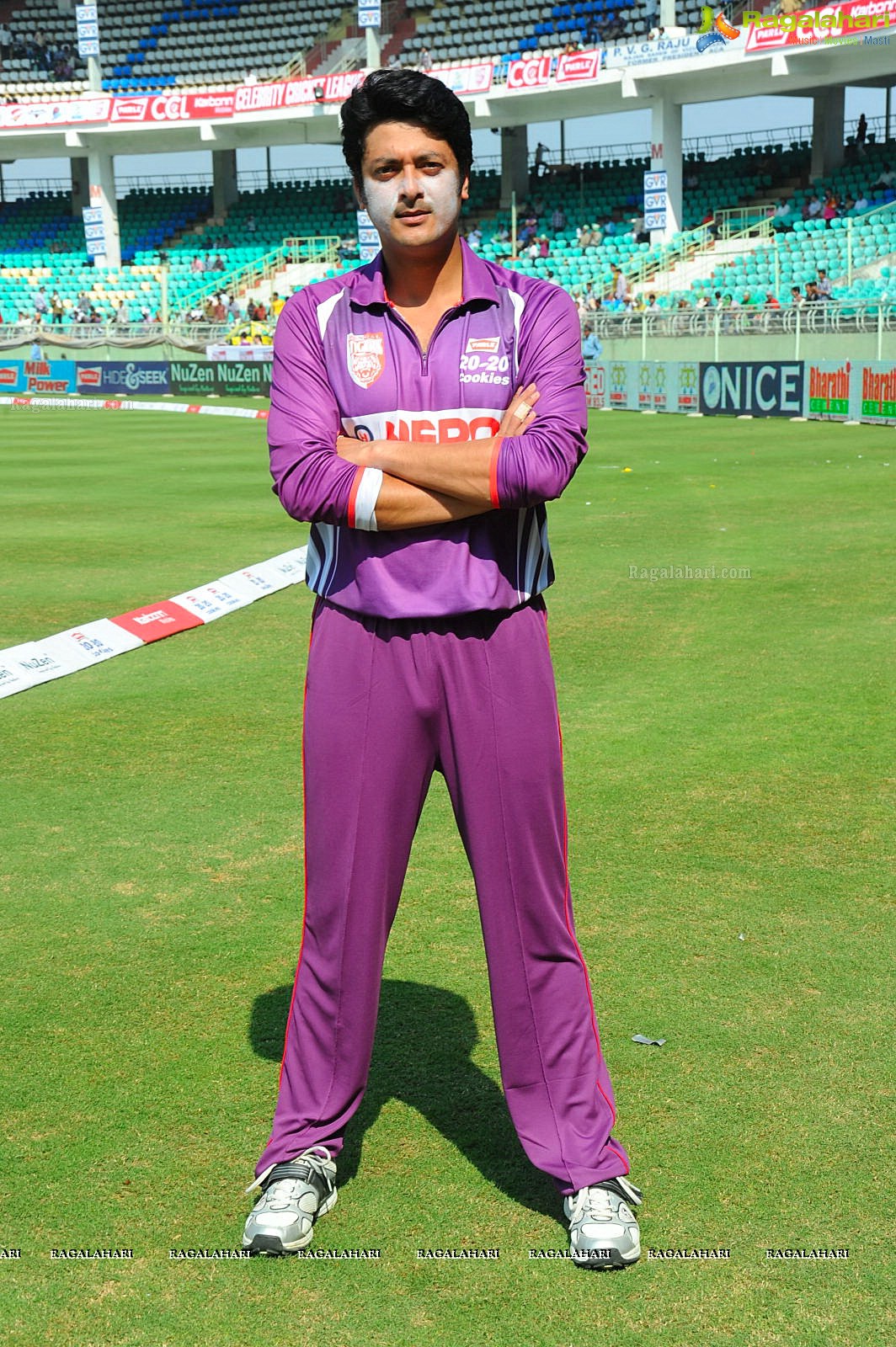 CCL 2012: Kerala Strikers VS Bengal Tigers