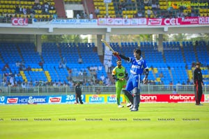 Kerala Strikers-Karnataka Bulldozers Celebrity Cricket League Match at Visakhapatnam