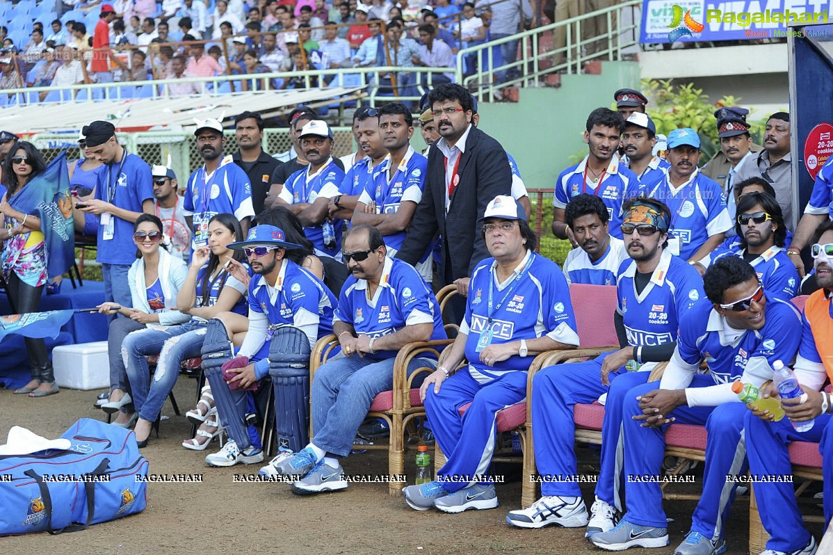 CCL 2012: Kerala Strikers Vs Karnataka Bulldozers