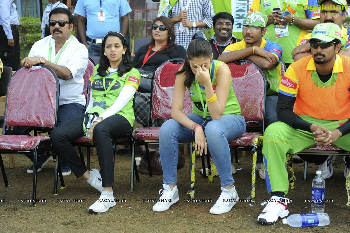 CCL 2012: Kerala Strikers Vs Karnataka Bulldozers