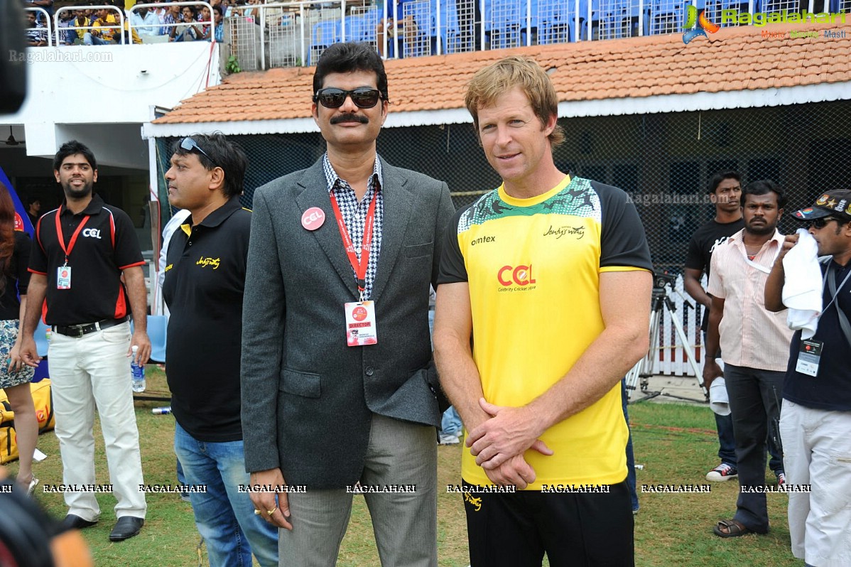 CCL 2012 Semi Finals: Mumbai Heroes Vs Karnataka Bulldozers