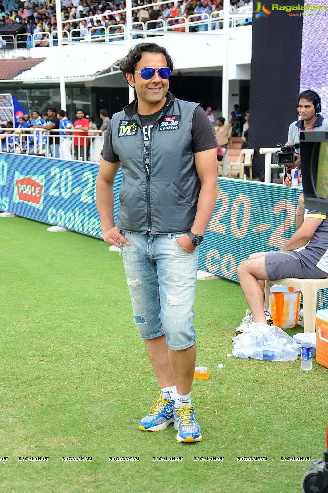 CCL 2012 Semi Finals: Mumbai Heroes Vs Karnataka Bulldozers