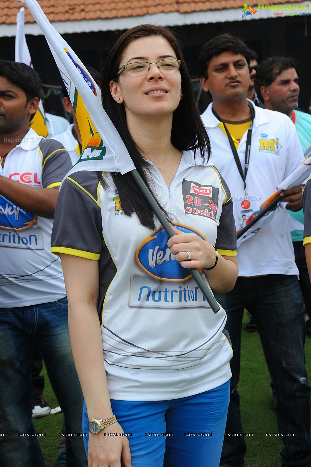 CCL 2012 Semi Finals: Mumbai Heroes Vs Karnataka Bulldozers