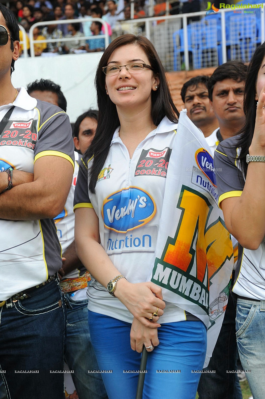 CCL 2012 Semi Finals: Mumbai Heroes Vs Karnataka Bulldozers