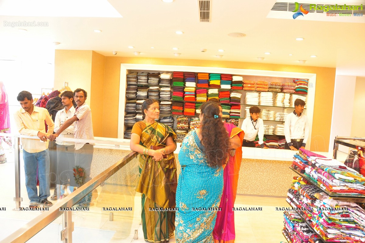 Samantha Launches Woman's World at Kukatpally