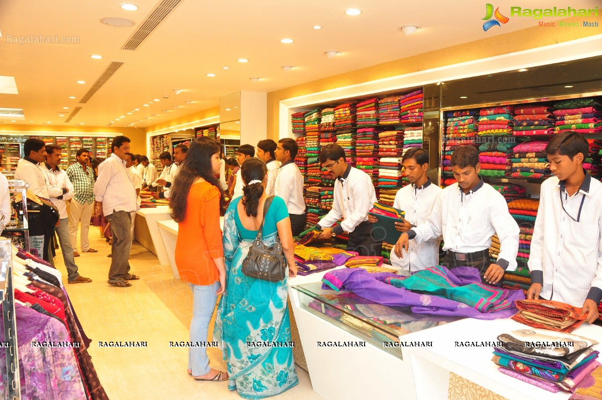 Samantha Launches Woman's World at Kukatpally