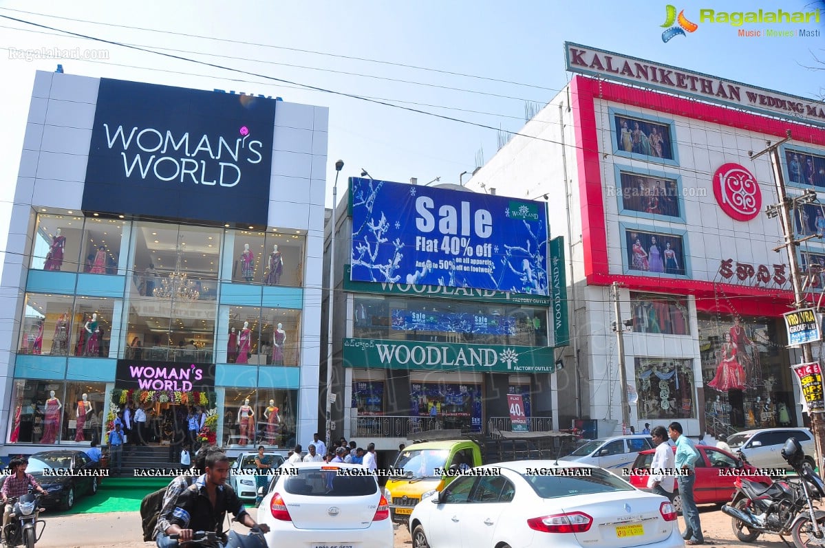 Samantha Launches Woman's World at Kukatpally