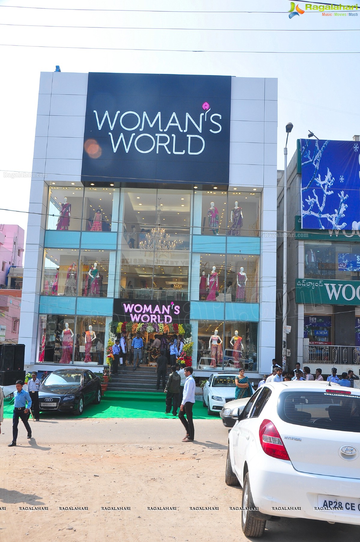 Samantha Launches Woman's World at Kukatpally