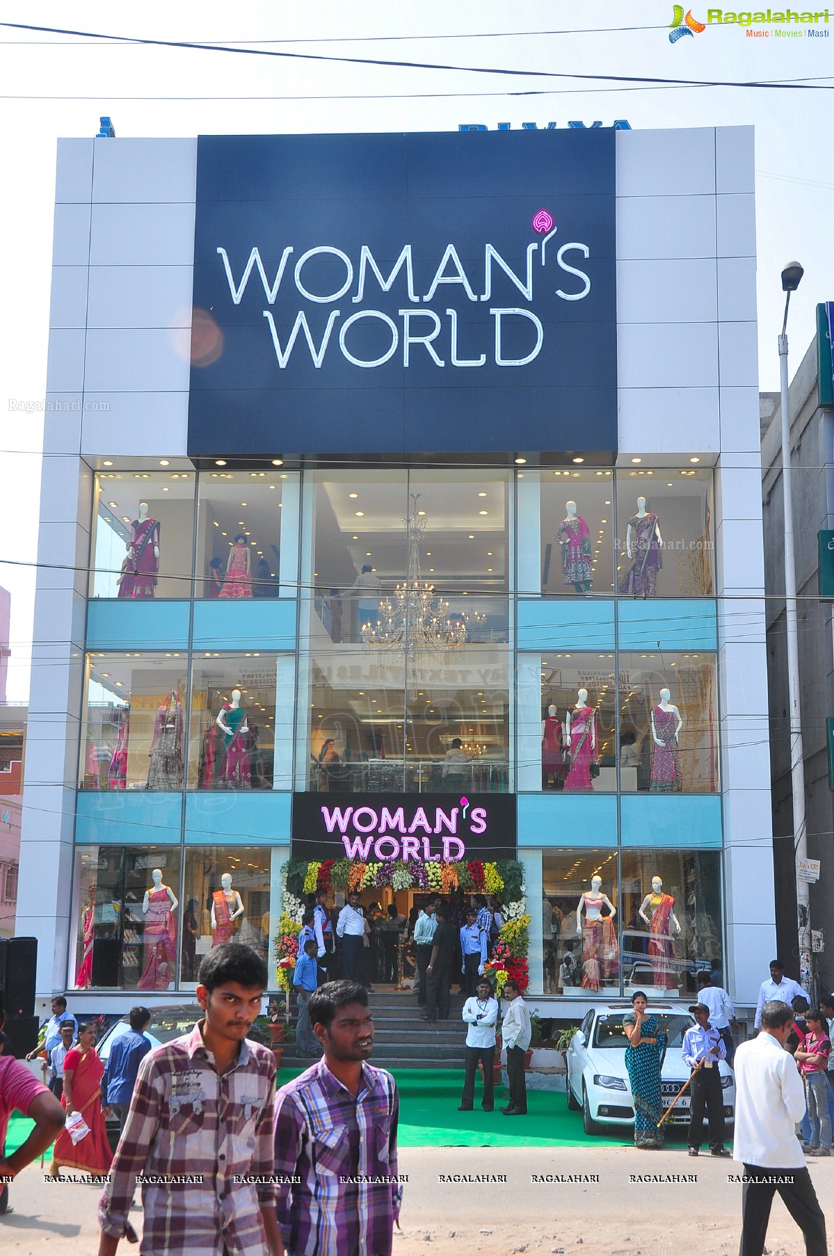 Samantha Launches Woman's World at Kukatpally