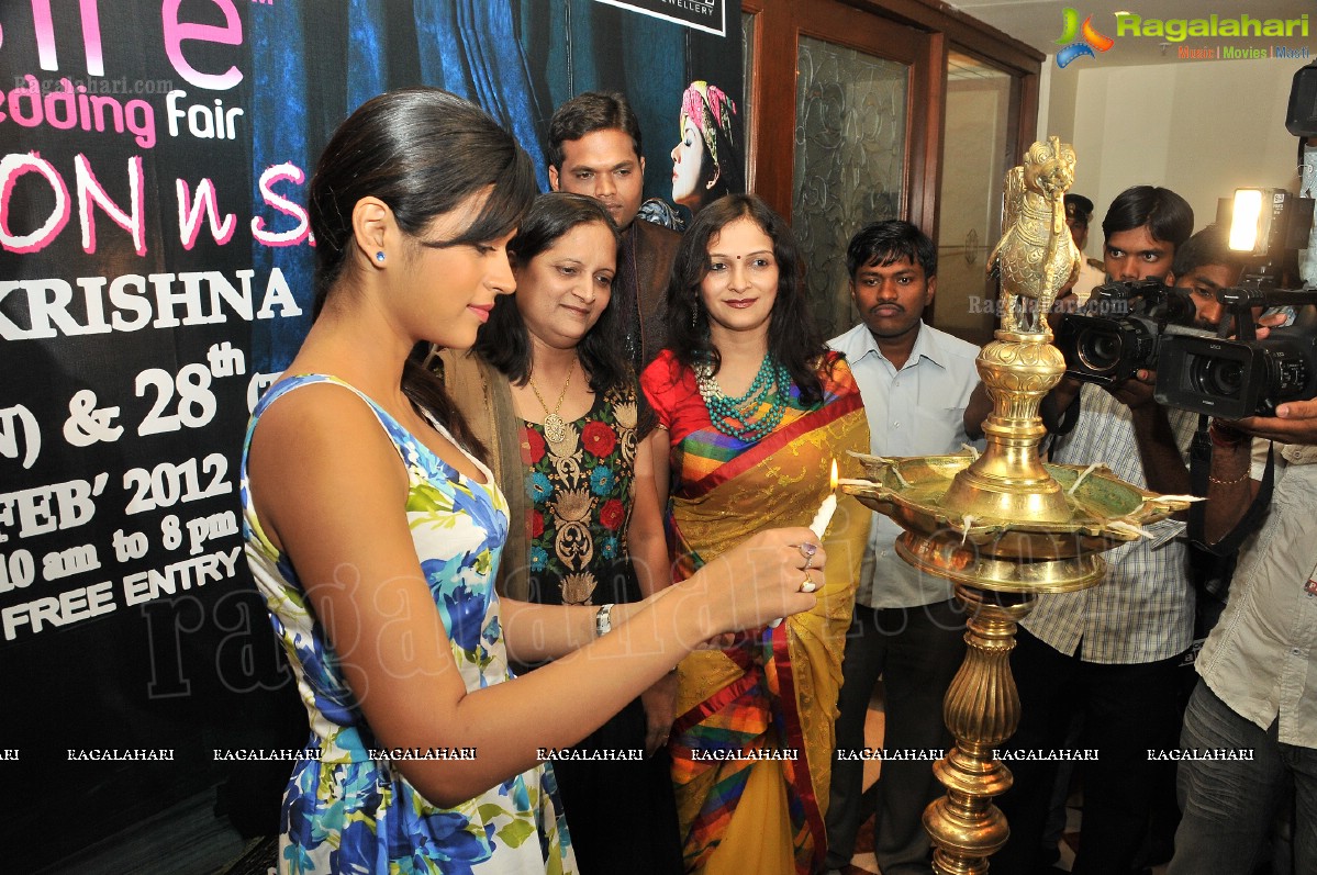 Shraddha Das Launches D Sire Exhibition