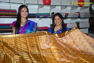 Rushi Lead Cast Launches Shubam Silk Sarees Festival