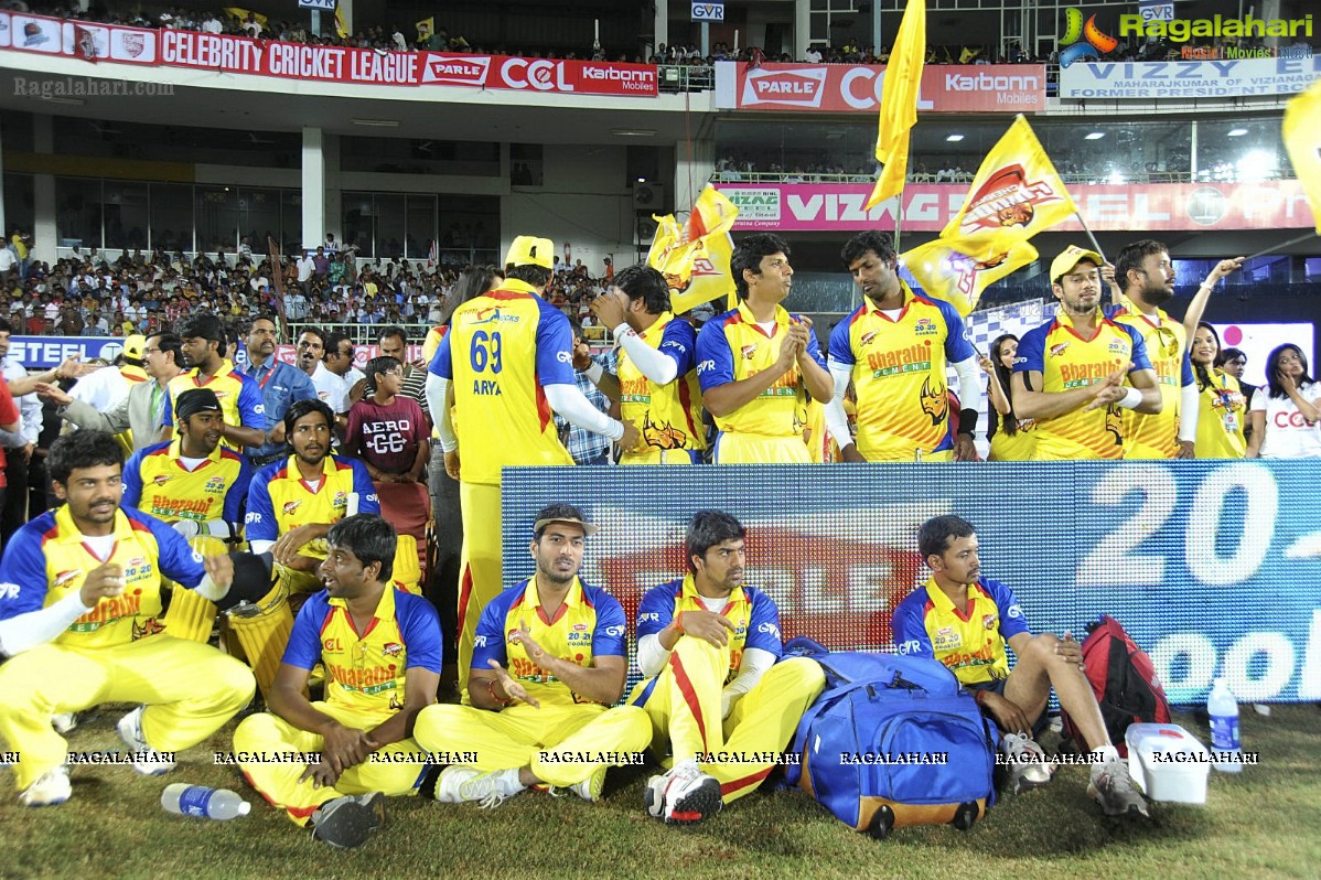 CCL 2012: Telugu Warriors Vs Chennai Rhinos