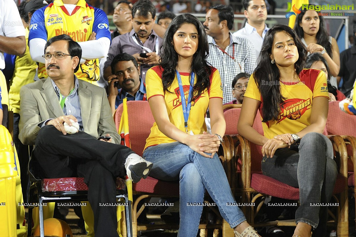 CCL 2012: Telugu Warriors Vs Chennai Rhinos