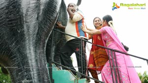 Vishal, Aarya, Madhu Shalini, Janani Iyer