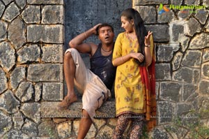 Vishal, Aarya, Madhu Shalini, Janani Iyer