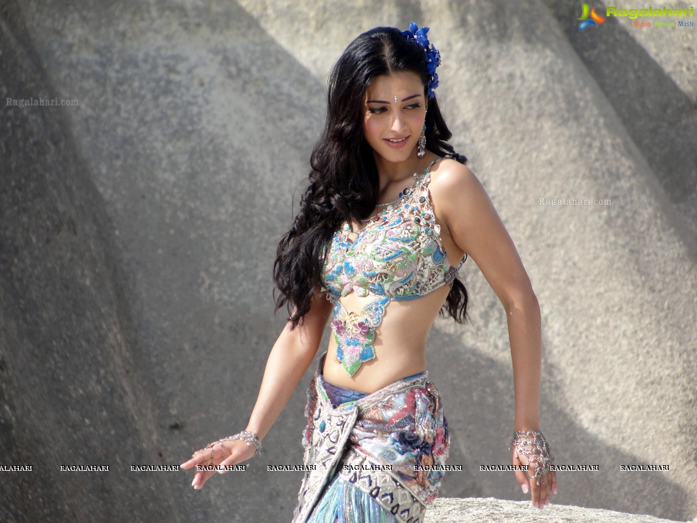 Shruthi Haasan (Posters)